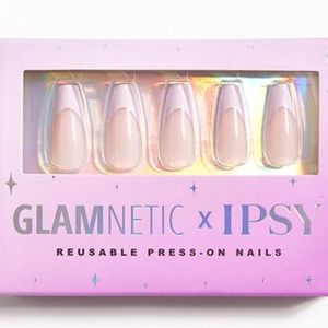 Glamnetic x Ipsy reusable press on nails